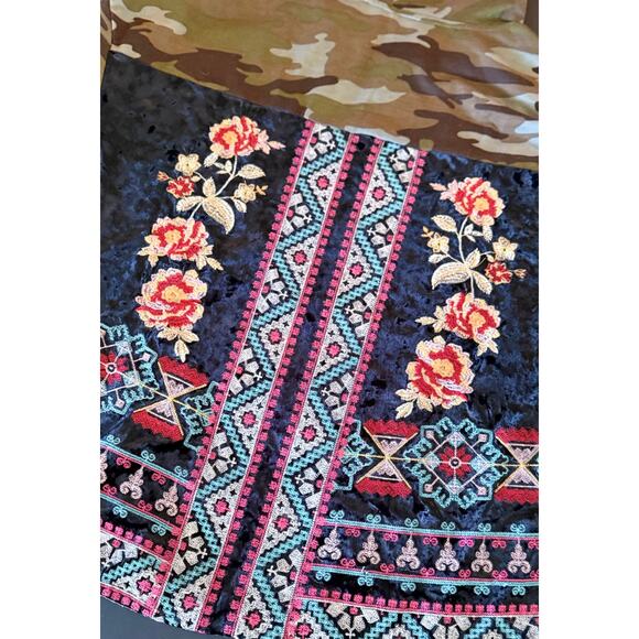 Camo Embroidered Top - Picture 3 of 4